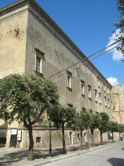 Tricase - piazza Giuseppe Pisanelli - Uno scorcio di Palazzo Gallone